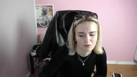 viktoria_lovely online show from April 29, 11:04 am