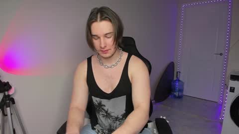 Snapshot of vincent__strong chatting on December 6, 7:59 am Vincent Strong online show from December 6, 7:59 am