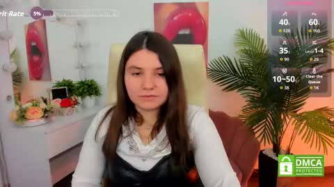 Snapshot of viola__shy chatting on October 6, 9:43 pm Viola online show from October 6, 9:43 pm