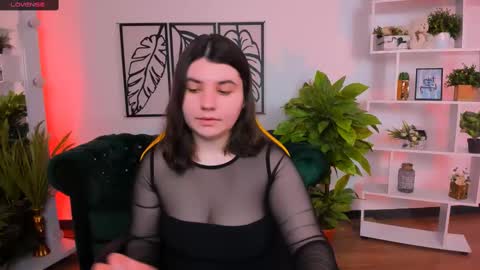 Snapshot of viola__shy chatting on March 2, 9:43 pm Viola online show from March 2, 9:43 pm