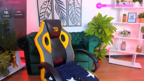 Snapshot of viola__shy chatting on February 22, 1:11 am Viola online show from February 22, 1:11 am