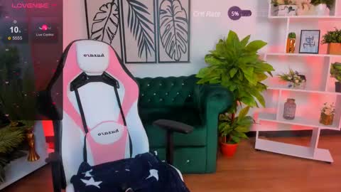Snapshot of viola__shy chatting on February 16, 12:08 am Viola online show from February 16, 12:08 am