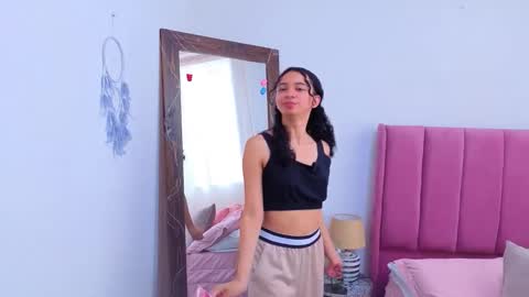 violet__15 online show from April 27, 12:25 pm
