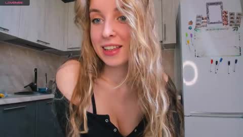 Violet online show from February 25, 1:43 pm