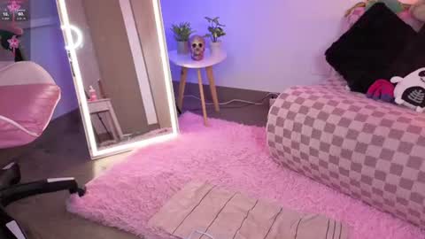 violet online show from July 21, 8:11 pm