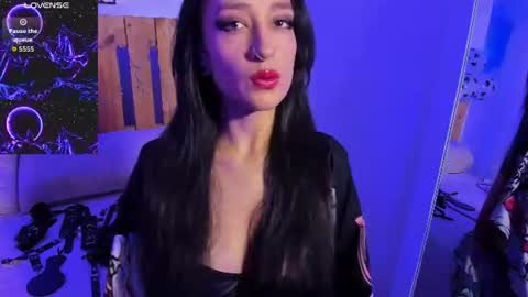 Violet Jones online show from June 14, 4:31 pm