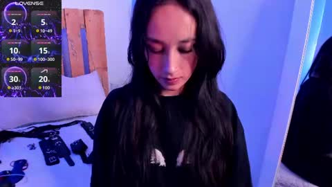 Violet Jones online show from July 28, 6:20 pm