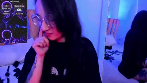Violet Jones online show from July 24, 4:04 pm