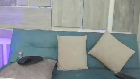 violet_moon01 online show from March 19, 2:00 pm