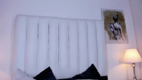 Mary online show from November 4, 7:59 pm