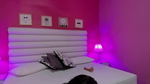 violet_sinclair online show from April 24, 12:40 pm
