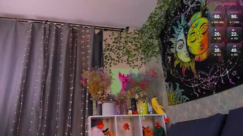 Snapshot of violet_walker7 chatting on September 15, 7:32 am Violet online show from September 15, 7:32 am
