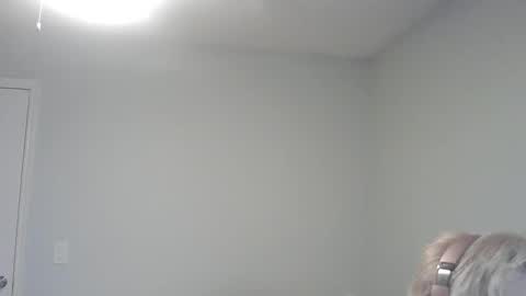 violet_winter97 online show from January 6, 11:42 pm