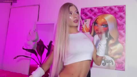 Snapshot of violeta_prince chatting on October 10, 3:01 am Violeta Princess Please help me with your thumbs up its important online show from October 10, 3:01 am