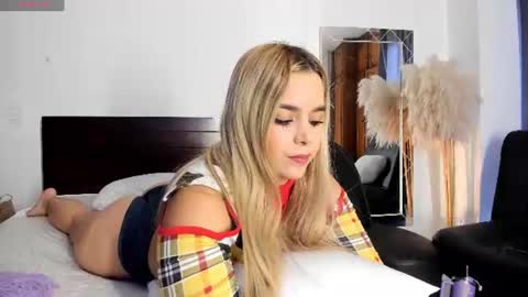Violeta online show from July 1, 4:59 pm
