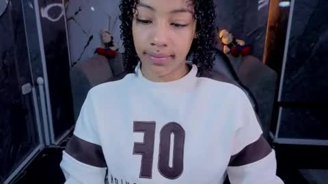 violeth_b online show from May 1, 1:05 pm