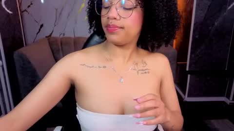 violeth_b online show from November 28, 2:24 pm