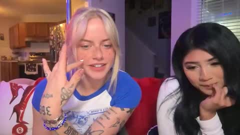 Violet Laine online show from May 15, 1:36 am