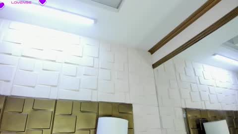 VioletLux online show from October 21, 10:35 pm