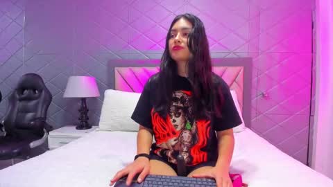 Snapshot of violetrousse chatting on October 7, 2:46 pm Violet Rousse online show from October 7, 2:46 pm
