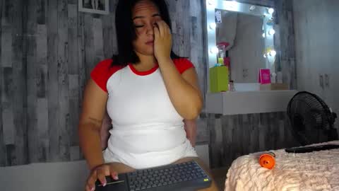 violetroussee online show from March 21, 6:12 pm