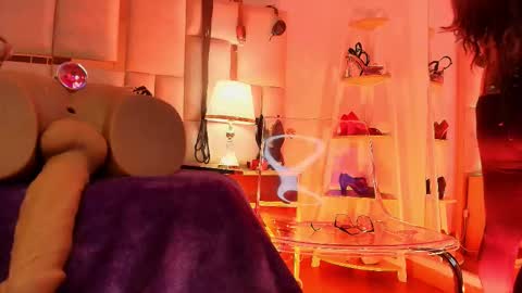 Violett  online show from November 10, 2:31 pm