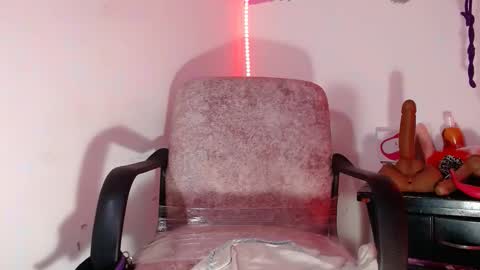 Snapshot of violett_ass chatting on October 11, 10:57 pm Samantha y jhons online show from October 11, 10:57 pm