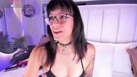 violettacolinss online show from July 8, 11:46 am