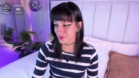 violettacolinss online show from May 2, 11:38 am