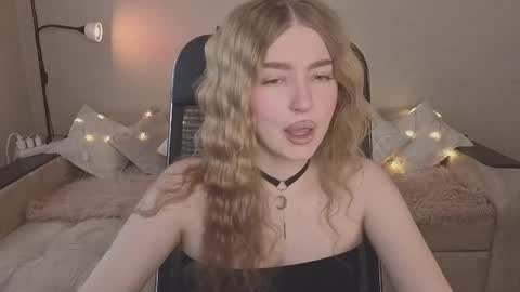 ViolettaOtis online show from February 21, 1:25 pm