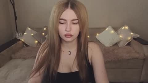 ViolettaOtis online show from September 22, 1:04 pm