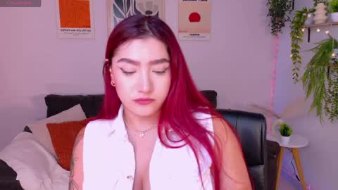 Violett Castel online show from April 23, 7:15 pm