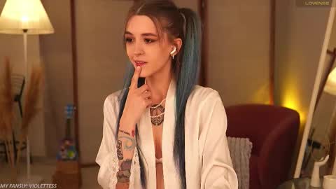 violettessa online show from November 18, 12:30 pm