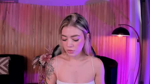 Violett  online show from November 13, 8:00 pm