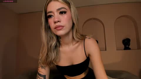 Violett  online show from May 2, 10:21 am