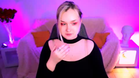 Violett online show from May 27, 8:11 am