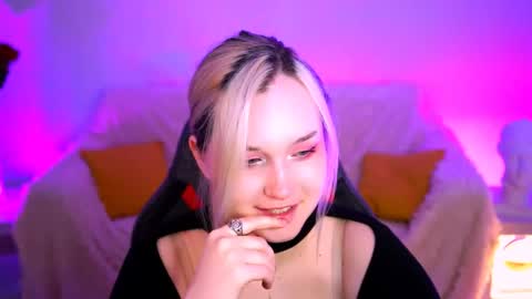 Violett online show from May 26, 8:09 am
