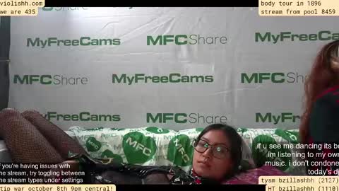 Snapshot of violishh chatting on October 8, 3:24 am follow me on twitter violishh and ig violishh  online show from October 8, 3:24 am