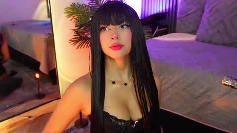 viollettebylyly online show from February 17, 1:21 pm