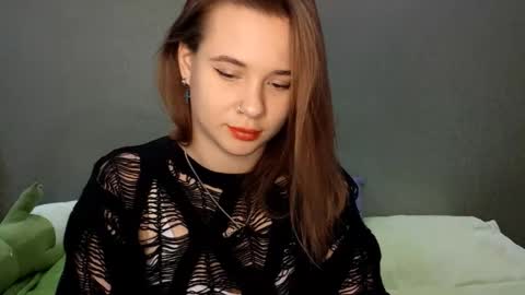 Mia online show from October 18, 11:14 am