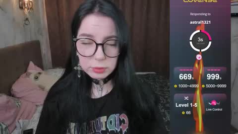 Snapshot of vivi__squirrel chatting on February 13, 7:56 am Vivi   online show from February 13, 7:56 am