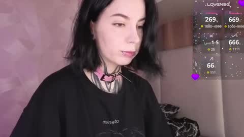Vivi   online show from May 4, 1:06 pm