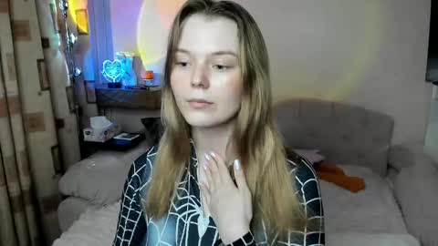 vivian_alison online show from April 30, 7:19 pm