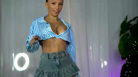 Vivi online show from July 22, 8:33 pm