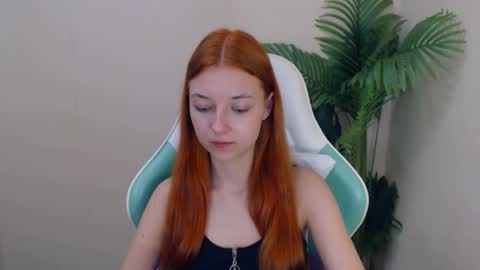 Snapshot of vivien_leight chatting on September 16, 6:00 pm Vivien online show from September 16, 6:00 pm
