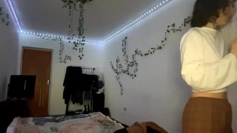 Vivi online show from November 29, 4:25 pm