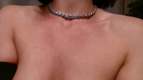 Vivienne online show from June 15, 6:11 pm