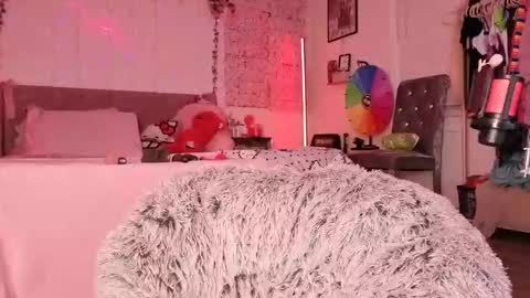 Vixen Capri online show from February 26, 1:09 am