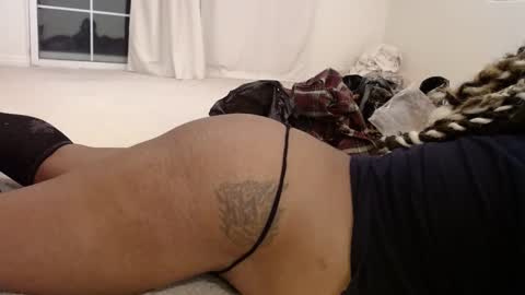 Snapshot of vixenfyre chatting on October 2, 4:44 am Vixen Fyre online show from October 2, 4:44 am