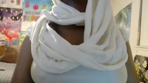 Snapshot of vixenfyre chatting on February 23, 9:00 am Vixen Fyre online show from February 23, 9:00 am